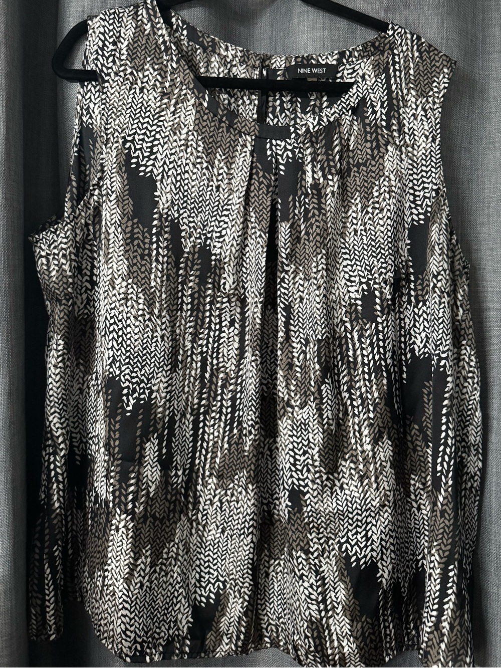 Nine West Black and White Sleeveless Printed Top